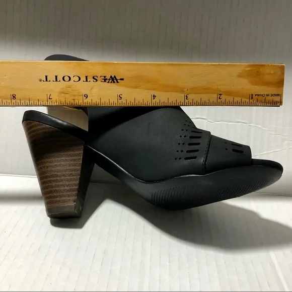 QUPID Slip on heels w Ankle Strap Blk Sz 5.5 - Picture 10 of 10